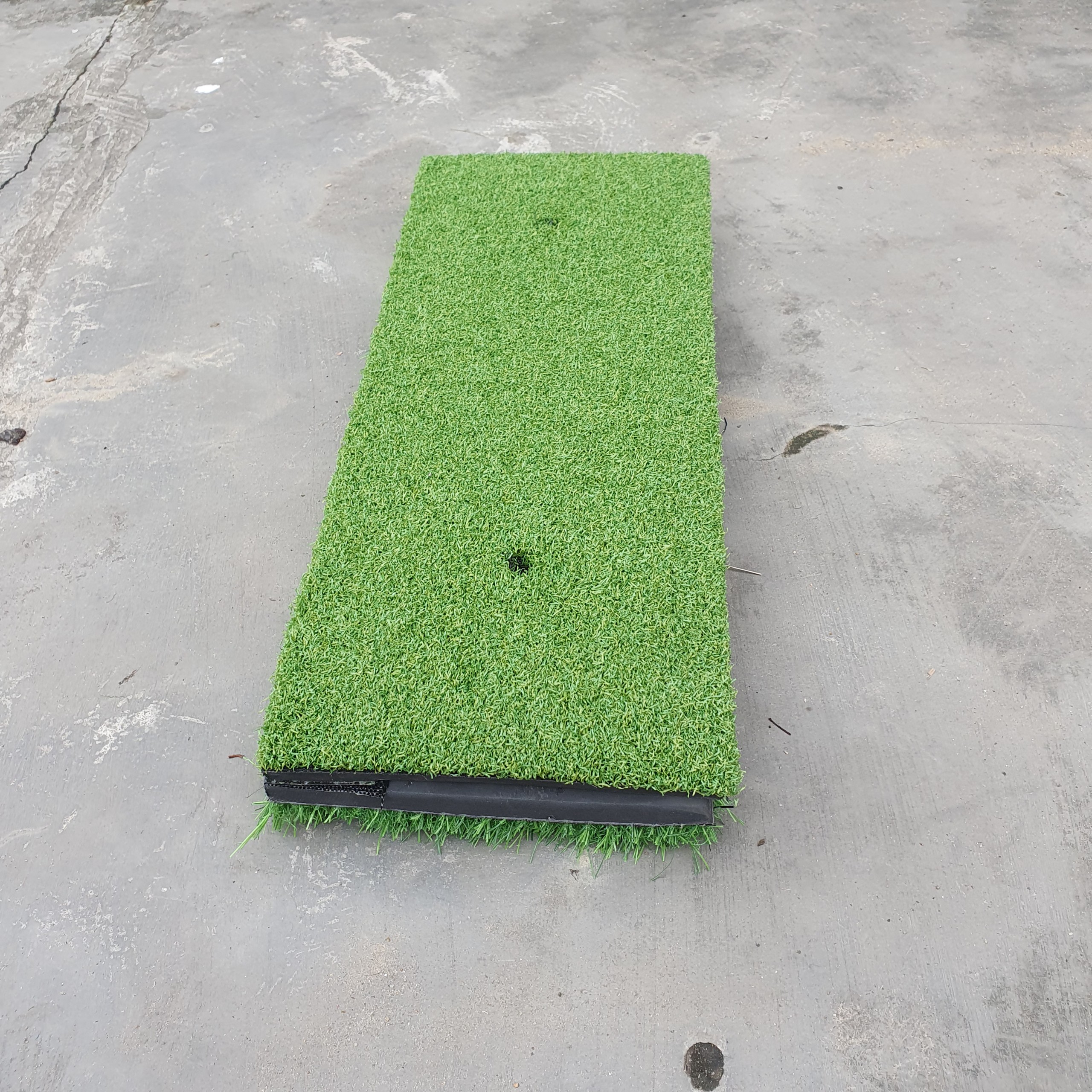 Thảm tập swing Golf gập-2 mặt cỏ : Tặng kèm Tee cao su, thiết kế mới gọn nhẹ dễ mang theo.