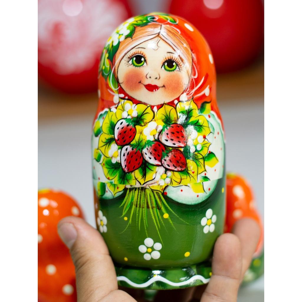 BỘ BÚP BÊ NGA MATRYOSHKA 5 LỚP 15CM "MISA ÔM DÂU TÂY" CỰC DỄ THƯƠNG