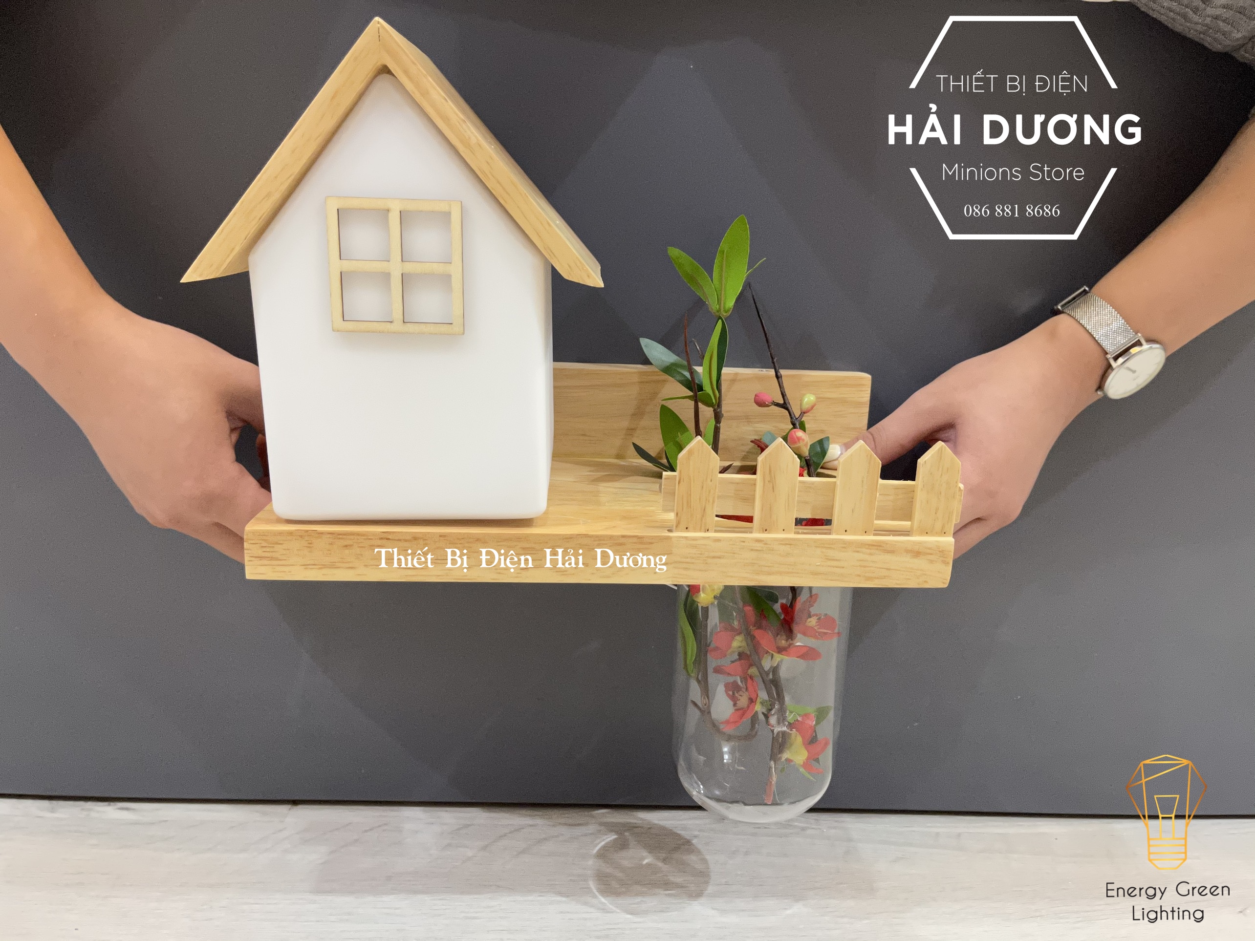 Đèn Tường Kệ Gỗ Chao Thủy Tinh Hình Ngôi Nhà Hiện Đại DT-2732 - Trang Trí Căn Phòng - Đã Bao Gồm Bóng LED