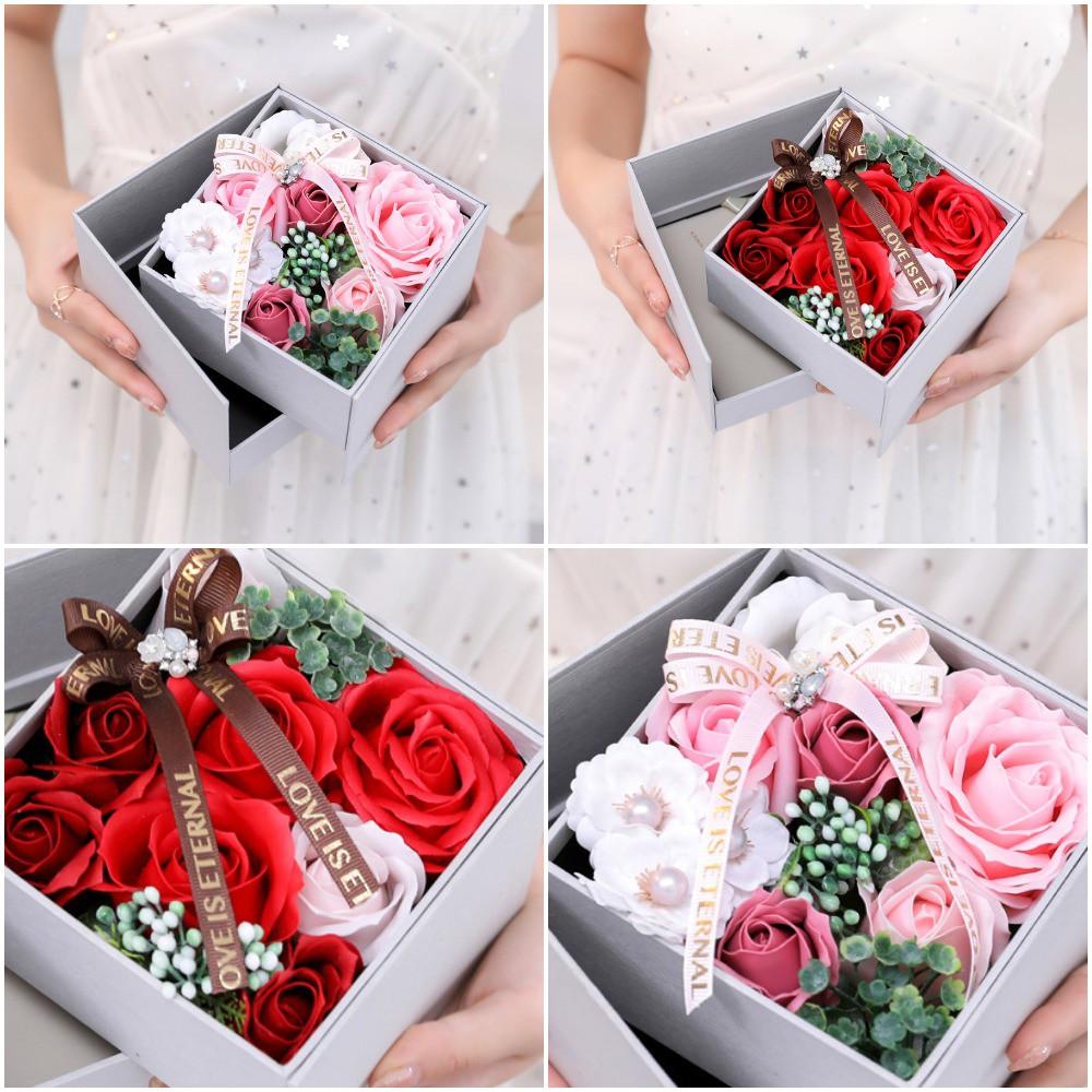 Quà tặng 8 tháng 3 quốc tế phụ nữ , hộp quà hoa hồng sang trọng tặng kèm son