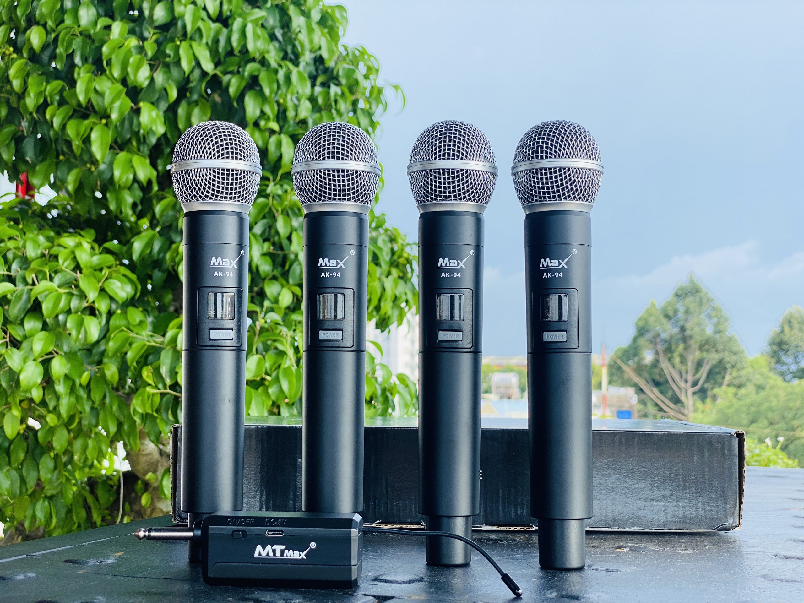 Micro Không Dây MTMAX AK94 Cao Cấp 4 Mic Chuyên Dùng Chuyên Dùng Cho karaoke gia đình, vui chơi hội họp, tiện dụng khi di chuyển sẳn sàn giúp bạn chinh phục mọi bài hát, giá tốt chất lượng cao