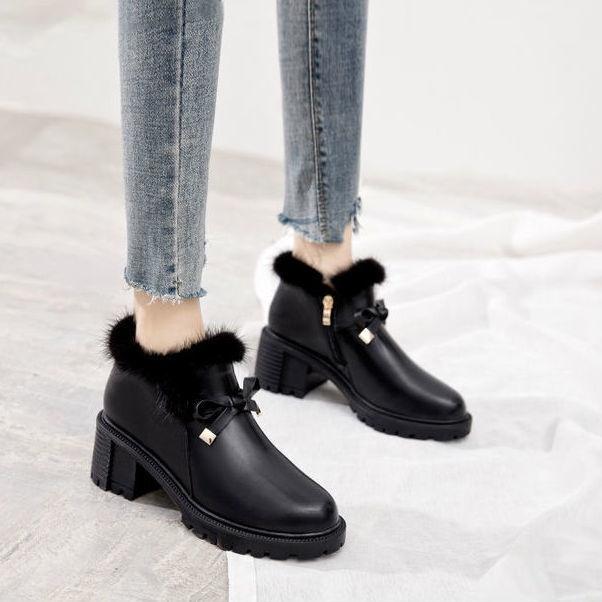 Đôi bốt gót vuông thời trang thu đông sành điệu cho nữ 2021