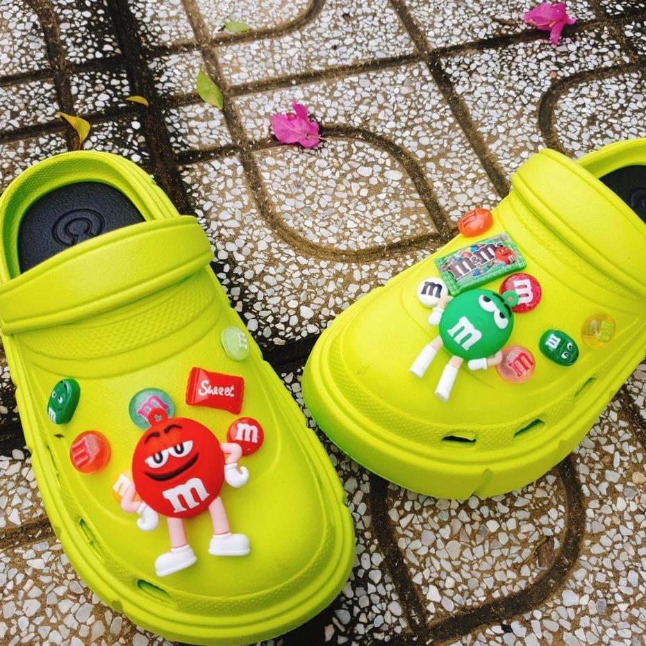 Bộ sticker / combo nút trang trí dép sục/ dép bánh mì loại nhựa, đá