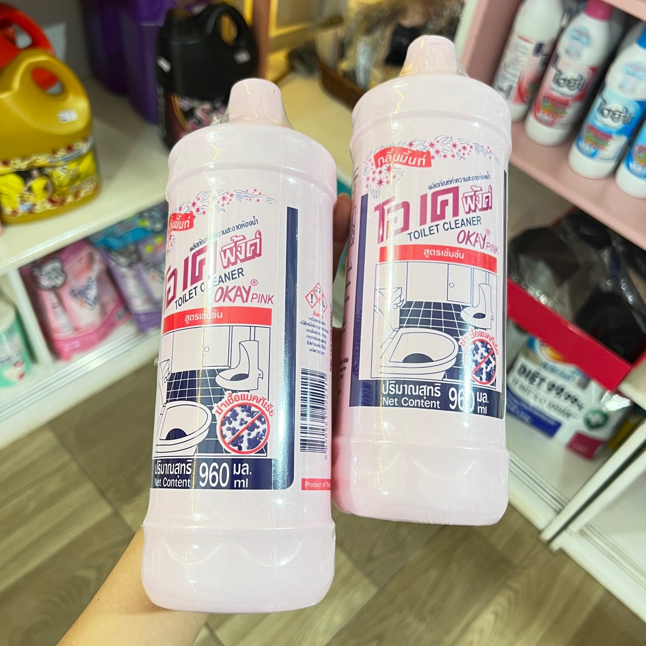 Nước tẩy bồn cầu 960ml loại bỏ các vết bẩn dễ dàng