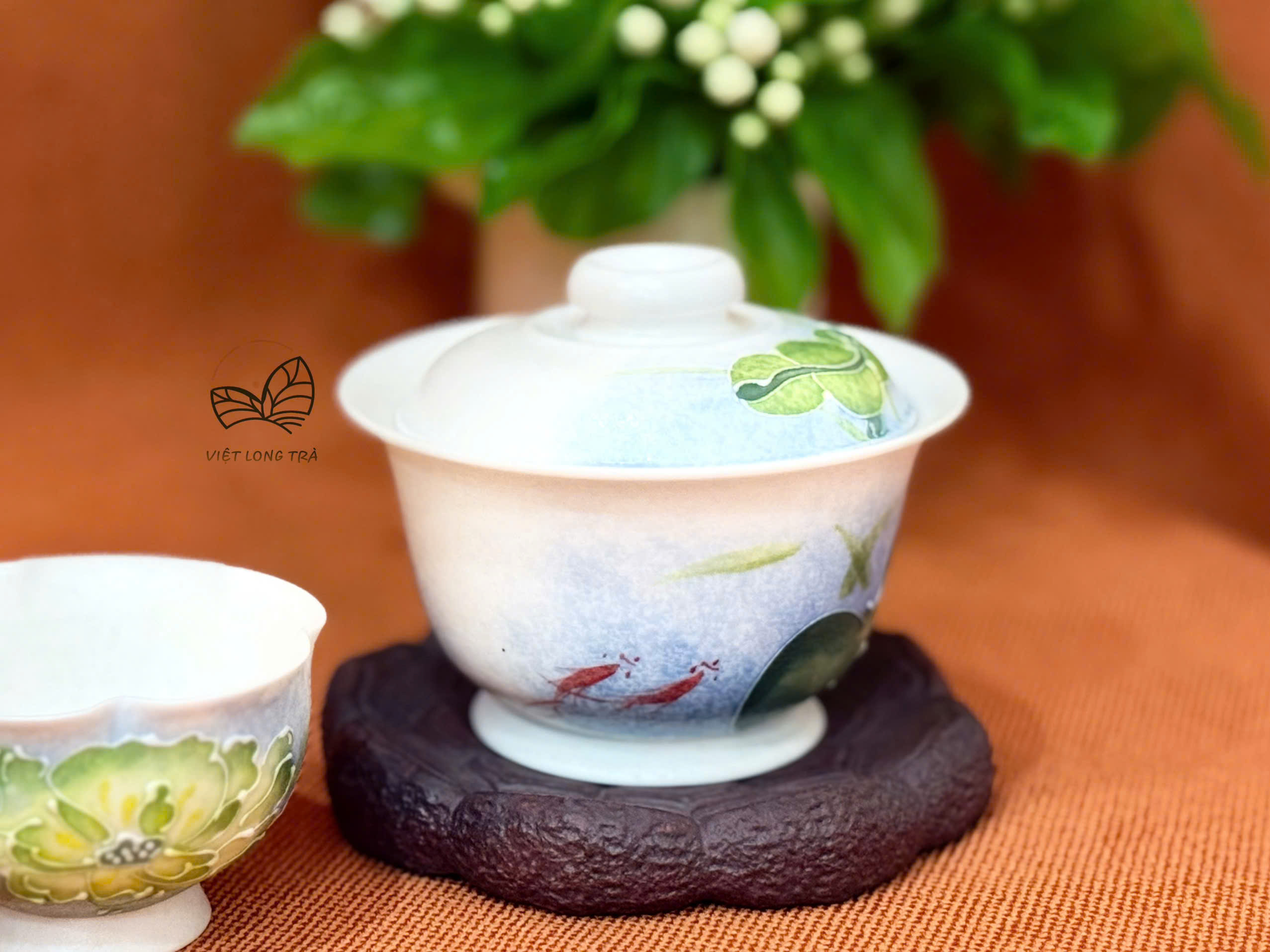 CHÉN KHẢI PHA TRÀ HỌA TIẾT HOA SEN XANH TRONG ĐẦM VẼ TAY - 105ML - GAIWAN