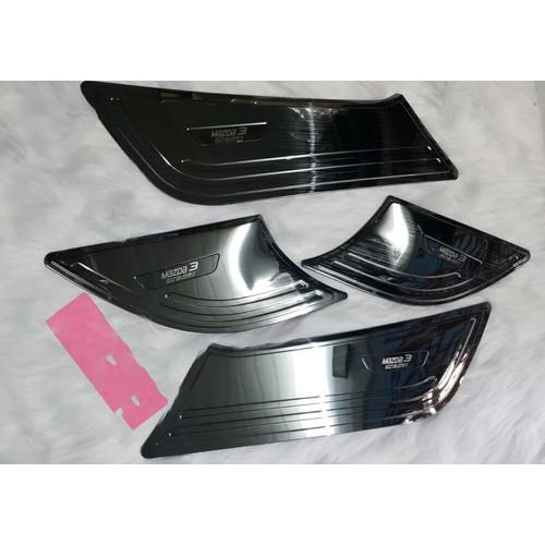 Bộ ốp tapli titan cánh cửa xe Mazda 3 2016-2019