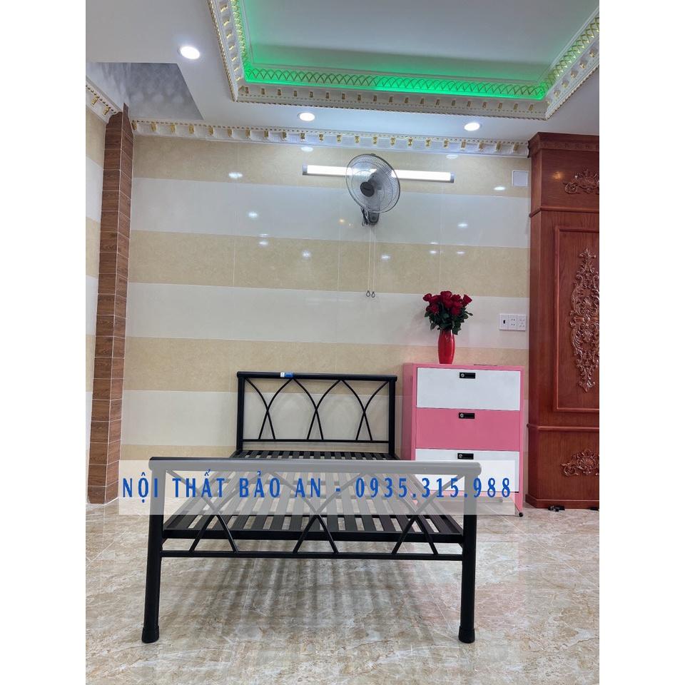 Giường sắt szie 1m2x2m kiểu đan chéo