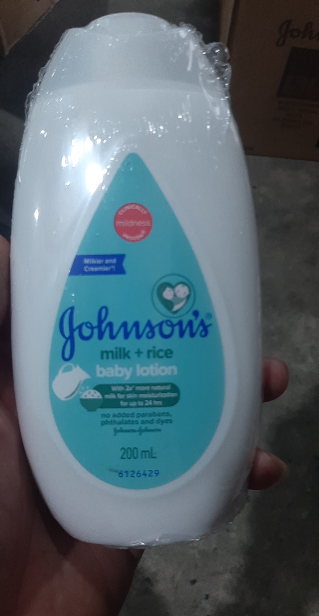 Sữa dưỡng ẩm Johnson's chứa sữa &amp; gạo 200ml - 100979996
