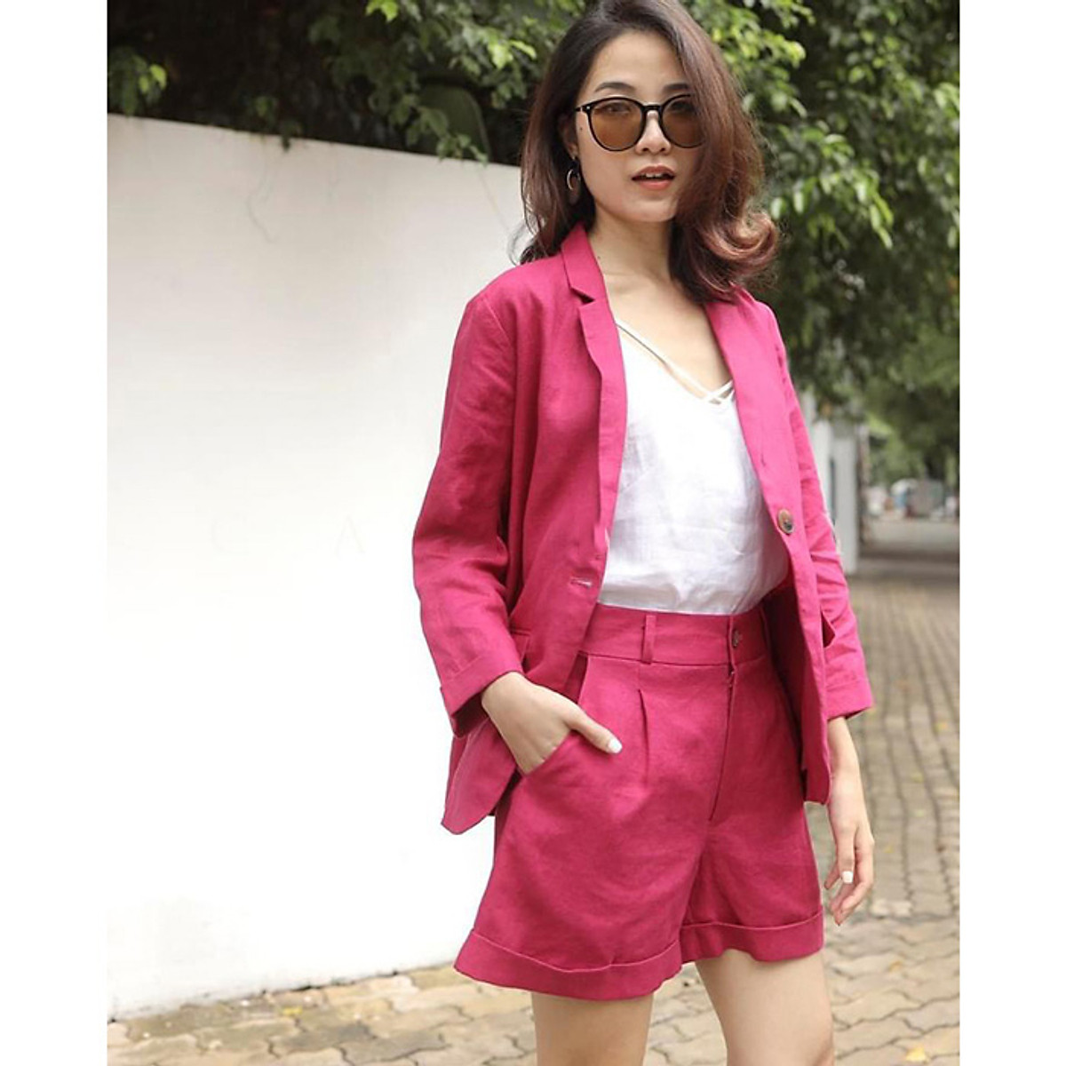 Set bộ vest Blazer Linen ve vuông túi bổ 1 khuy Form rộng kèm quần short và áo 2 dây trẻ trung - Hồng sen