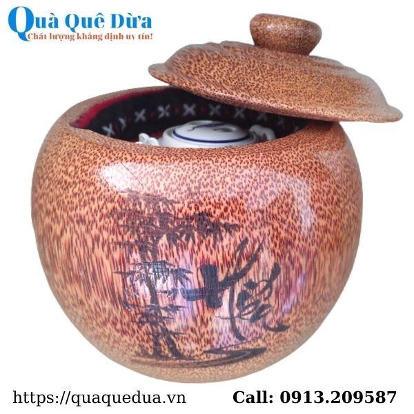 Bộ Bình Trà Gỗ Dừa Gọn Đẹp Hoa Văn Lồng Chữ Hiếu Và Bình Trà 700 - 950ml - Sản Phẩm Được Sản Xuất Tại Bến Tre