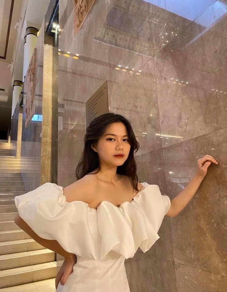 Đầm body trễ vai bèo trắng sang trọng
