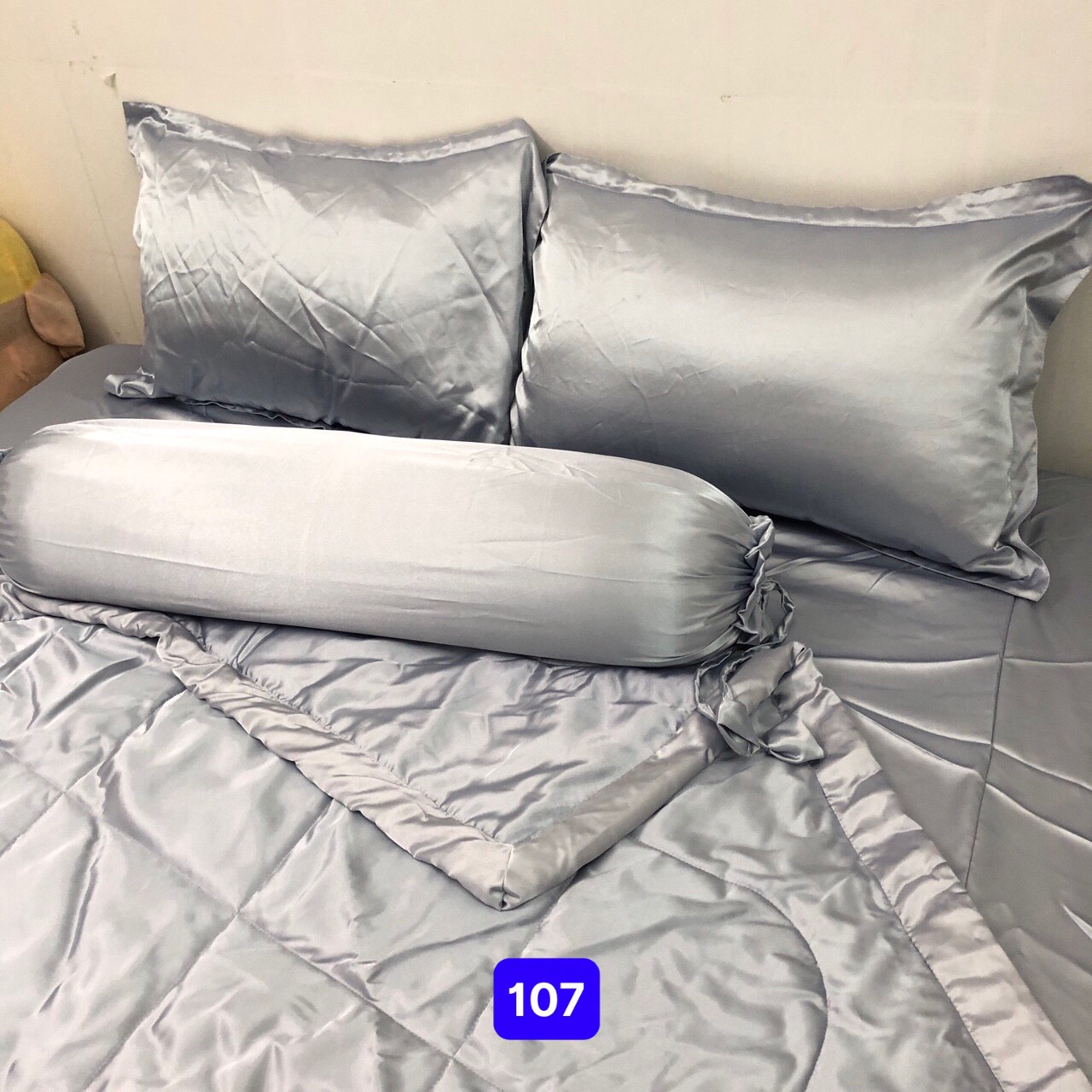 Bộ vỏ gối-ga phi bóng KO MỀN/CHĂN 1m6/1m8 trơn xám bạc 107 . Bộ drap phi bóng 1 màu. Bộ grap phi bóng. Bộ drap phi lụa. Bộ grap phi lụa. Bộ ga phi lụa. Ga giường - drap giường - grap giường - ra giường.
