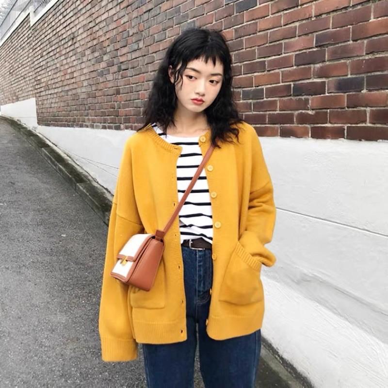 Áo cardigan len túi bụng màu vàng mutard