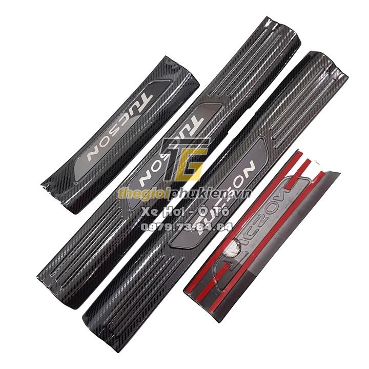 BỘ SẢN PHẨM Nẹp bước chân và ốp chống trầy cốp trong Hyundai Tucson 2016-2018 - Mẫu vân Carbon