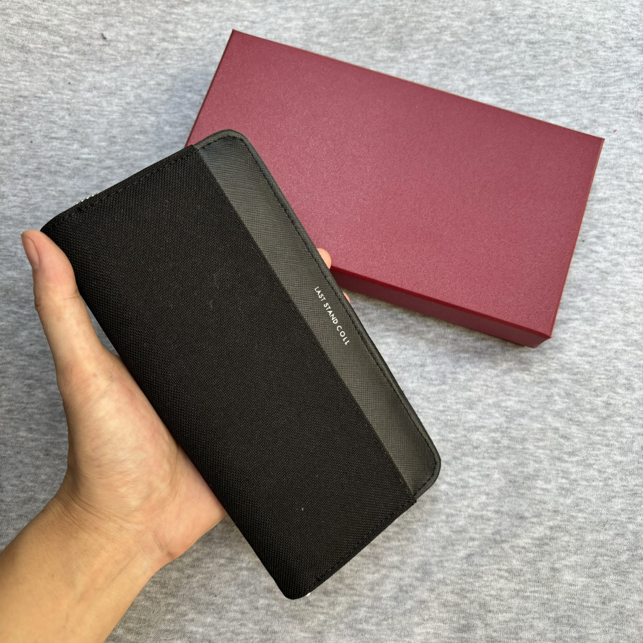 VÍ DÀI CẦM TAY NAM NỮ GANDALF CHẤT LIỆU DA SAFFIANO VÀ POLYESTER CANVAS