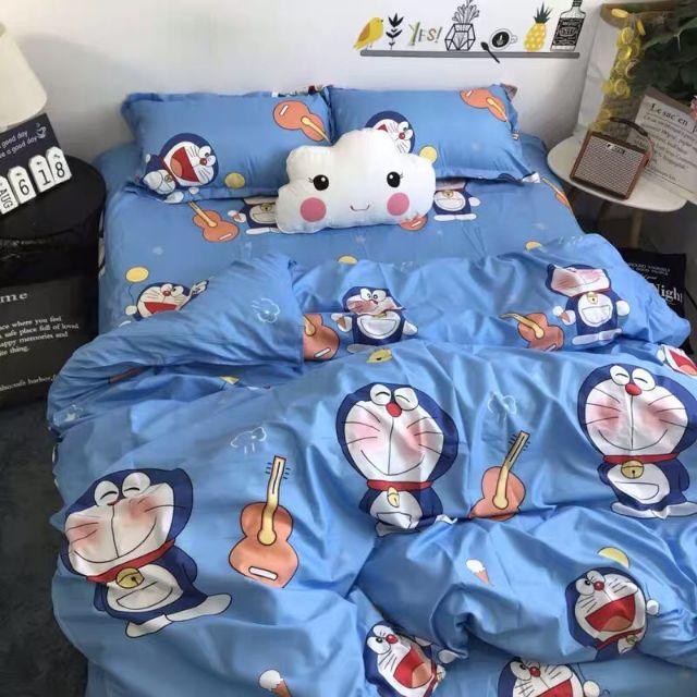 Bộ vỏ chăn ga gối Cotton poly mẫu Doremon đánh đàn