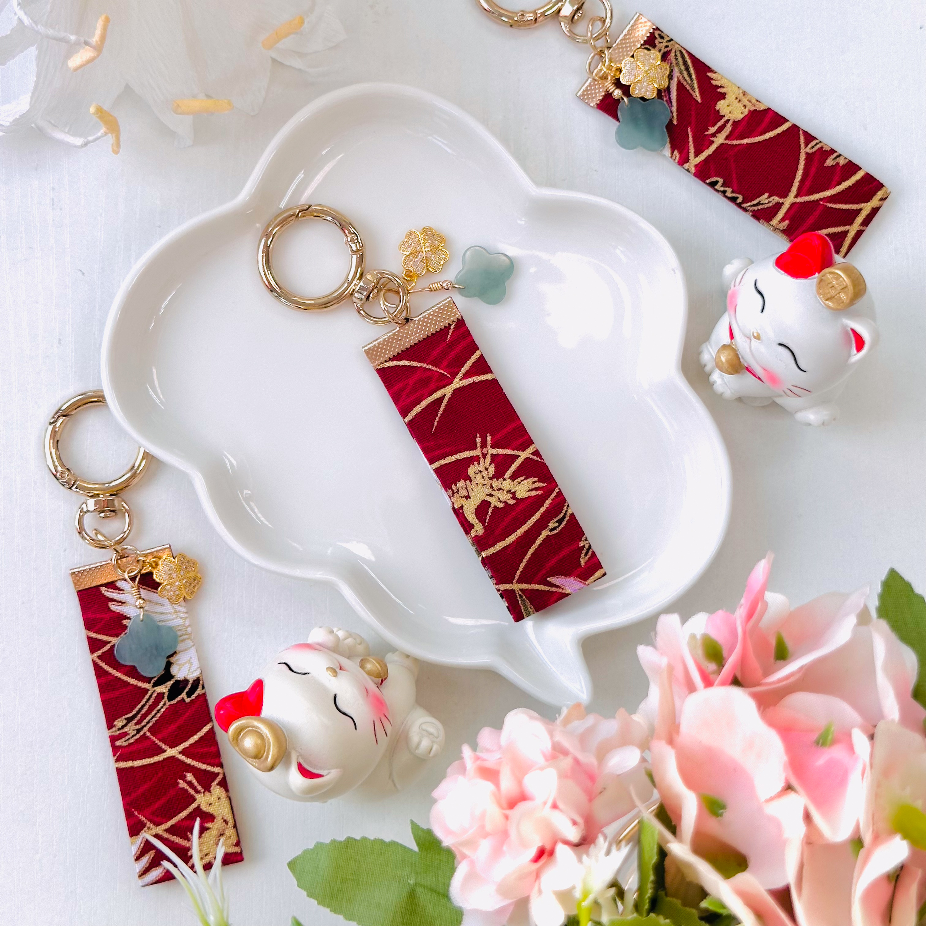 CRZ Fabchain - Phụ Kiện - Blue Water Jade Clover with Clover Charm - Móc Khóa Kèm 1 Viên Đá Ngọc Bích và Hạt Charm Hình Cỏ Ba Lá