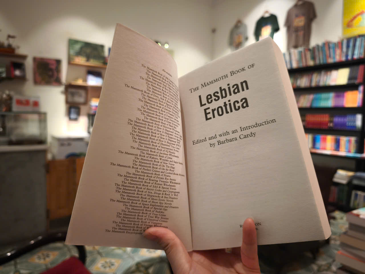 Sách - The Mammoth Book of Lesbian Erotica: New Edition (Mammoth Books) by Barbara Cardy