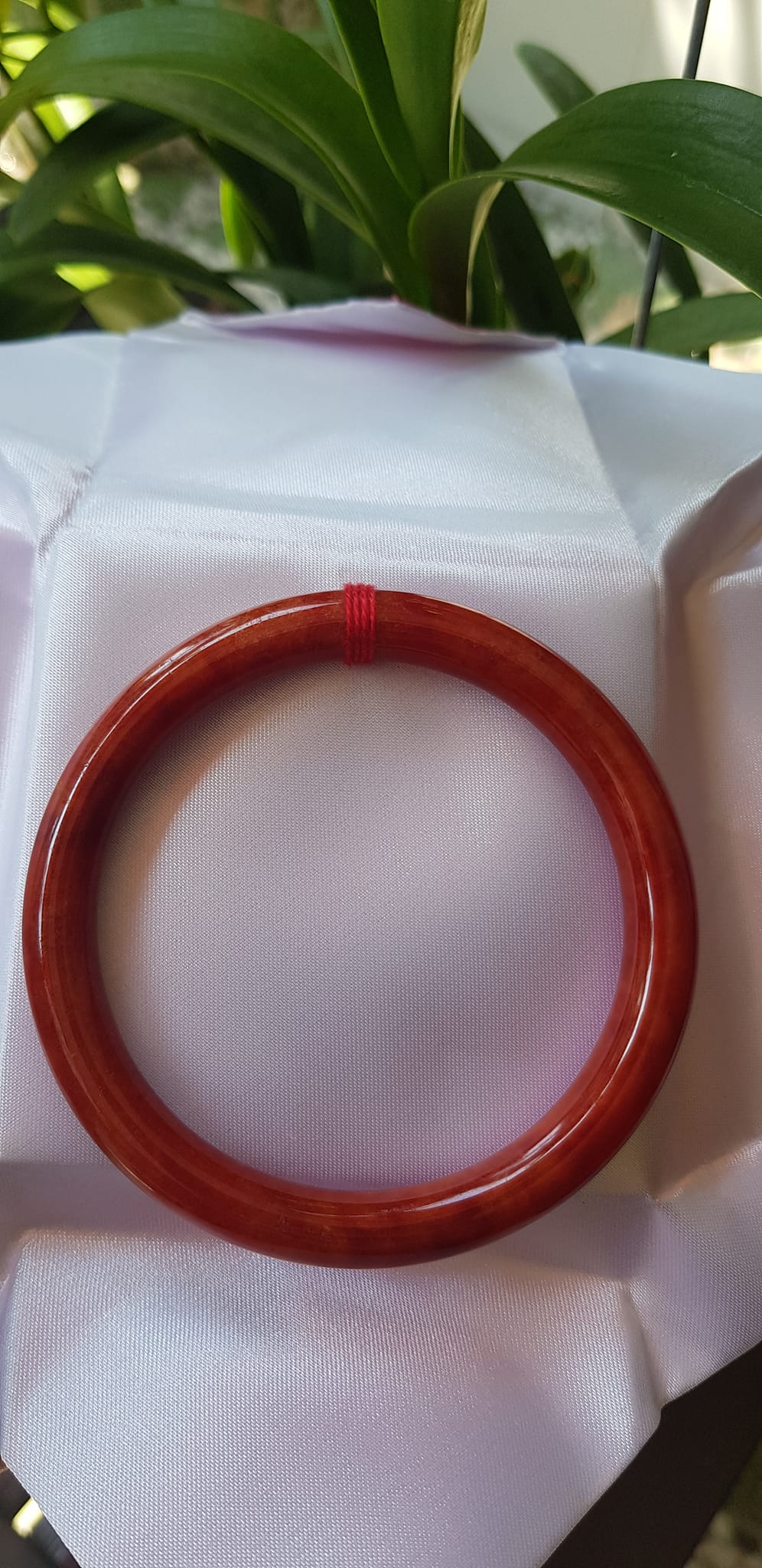 Vòng Tay Phong Thủy mới Đá Cẩm Thạch Đỏ Đẹp 60mm x cọng 8mm màu đỏ cam nhẹ đều đẹp nữ mệnh hỏa mệnh thổ 58kg - 70kg đeo hợp đẹp ạ