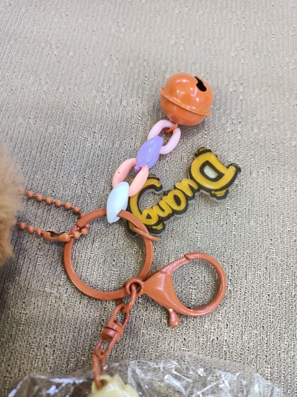 MÓC KHÓA THÚ LÔNG KÈM MÁY CHỤP