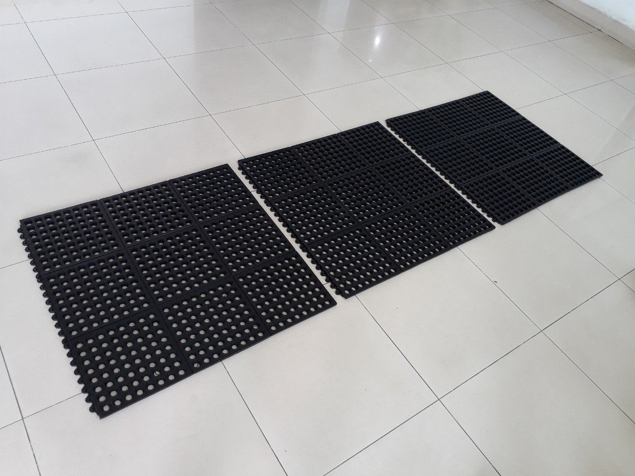 thảm nhà bếp chống trơn trượt chất liệu cao su HouseMat H710 lắp ghép dài 91cm x rộng 91cm x dày 1.2cm