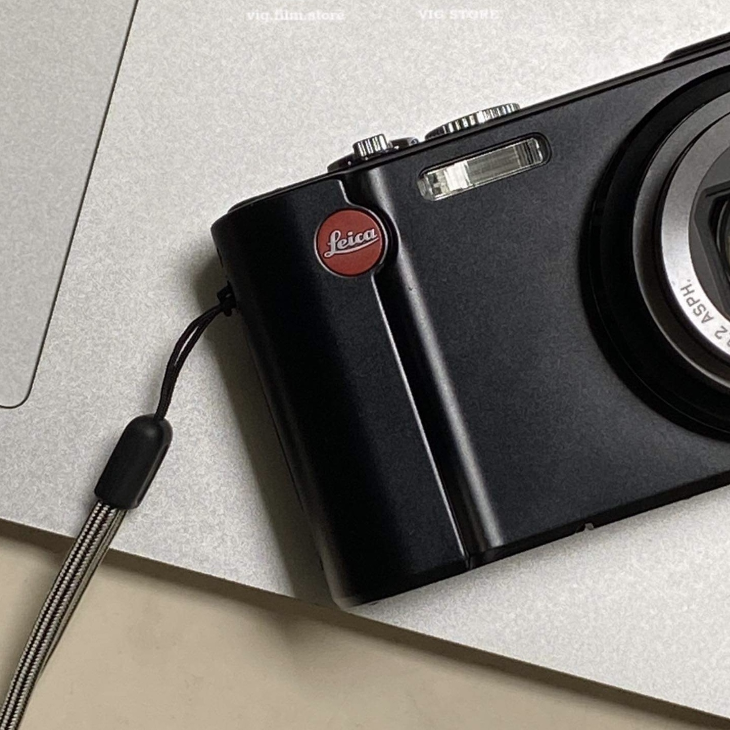 Máy ảnh kĩ thuật số Leica V-lux2