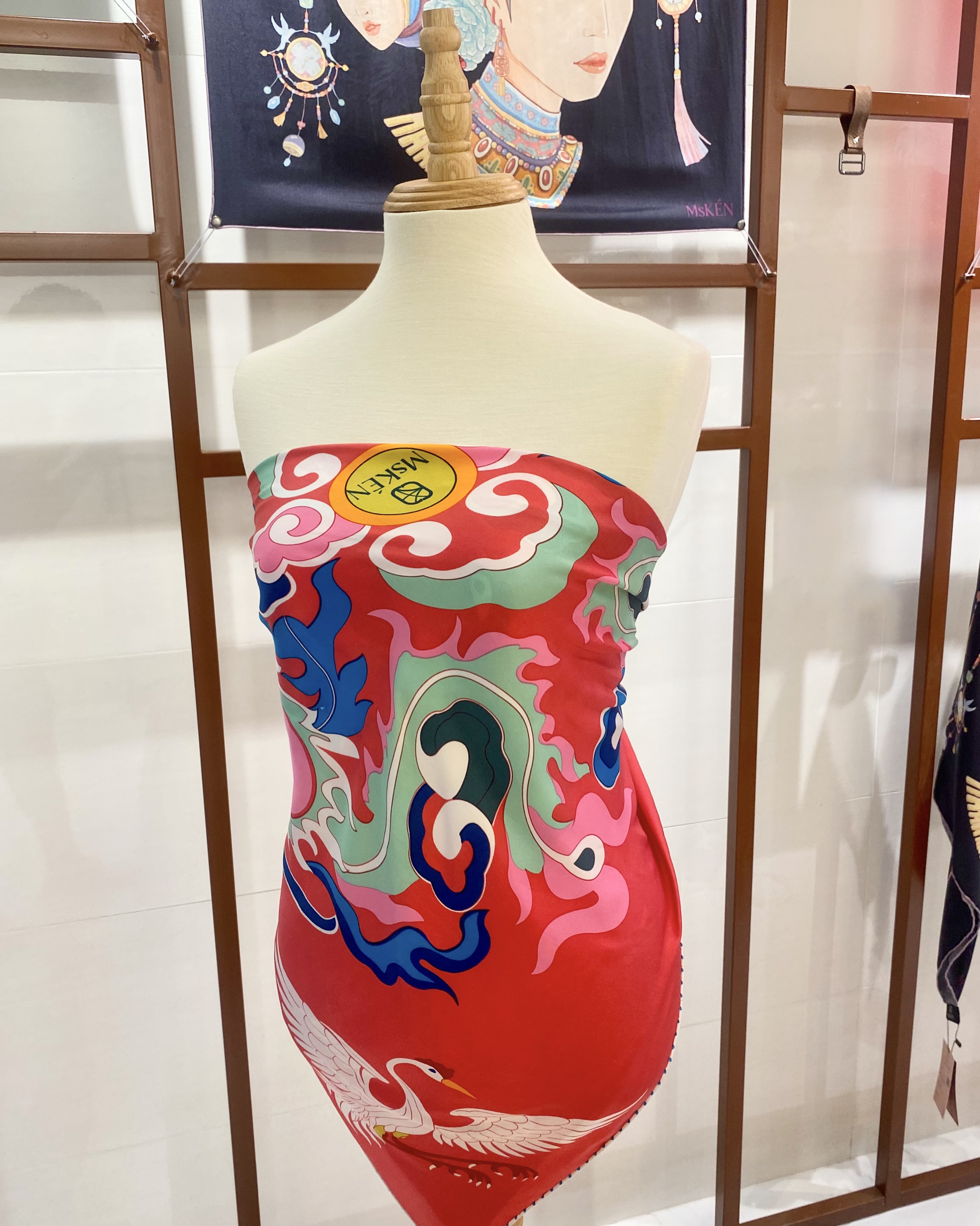Khăn lụa tơ tằm vuông cuốn biên thủ công Loan 90x90cm