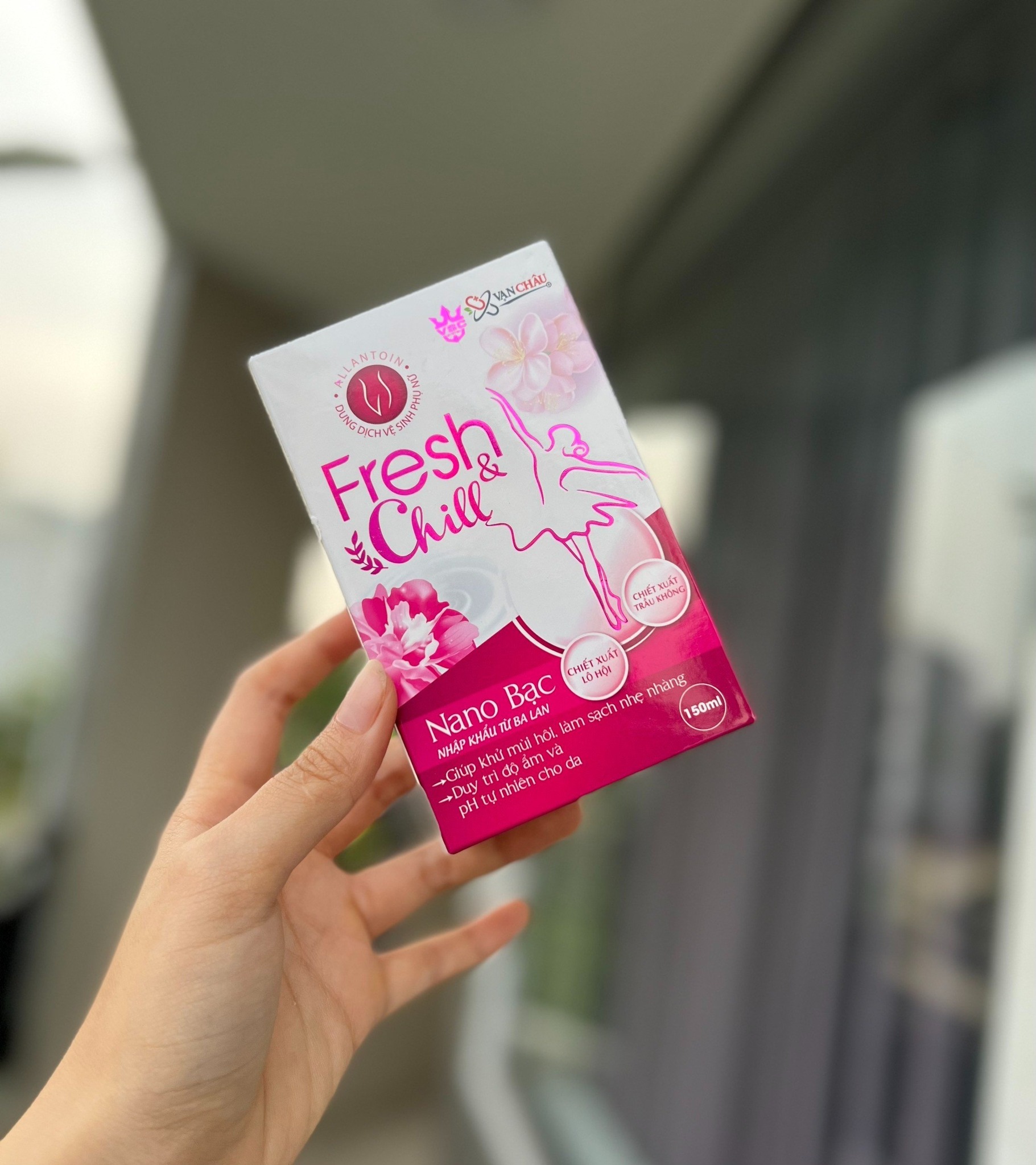 Dung dịch vệ sinh phụ nữ Nano bạc lá trầu không hỗ trợ điều trị viêm nhiễm phụ khoa Fresh&amp;Chill chai 150ml