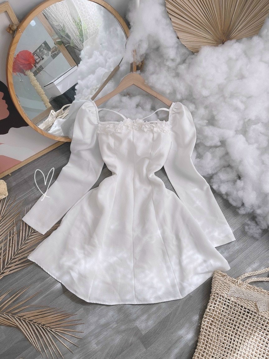 Váy cổ vuông đính hoa tay dài tiểu thư
