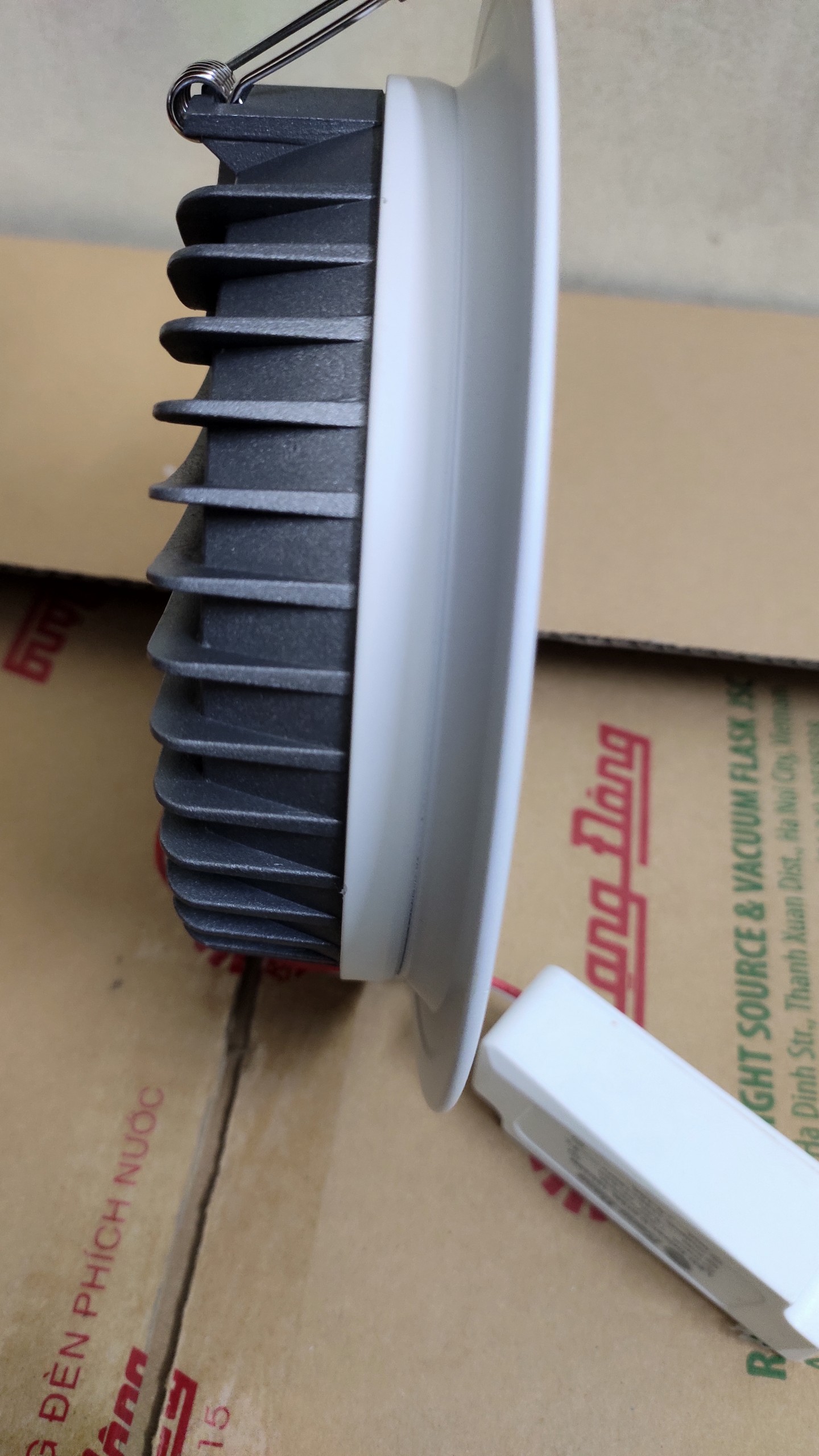 Đèn led âm trần 9W sáng trắng Rạng Đông, vỏ nhôm đúc khoét lỗ trần 110mm