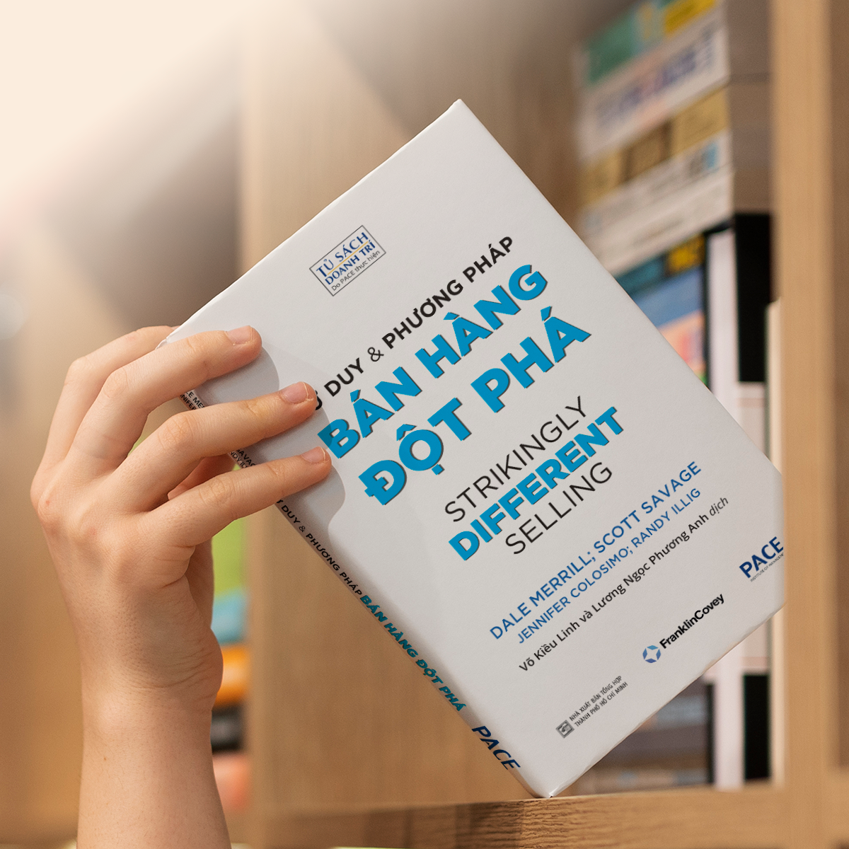 Sách - Tư Duy Và Phương Pháp Bán Hàng Đột Phá - Strikingly Different Selling