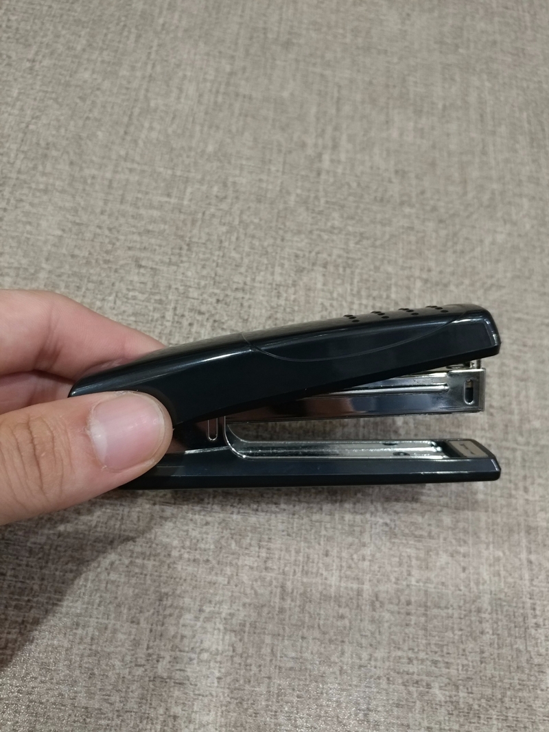 Dập Ghim 12 Trang C101 - Màu Đen