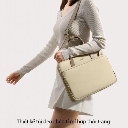 TÚI ĐEO CHÉO TOMTOC PREMIUM THEHER SHOULDER BAG DÀNH CHO MACB 13”/14" công nghệ chống sốc - HÀNG CHÍNH HÃNG