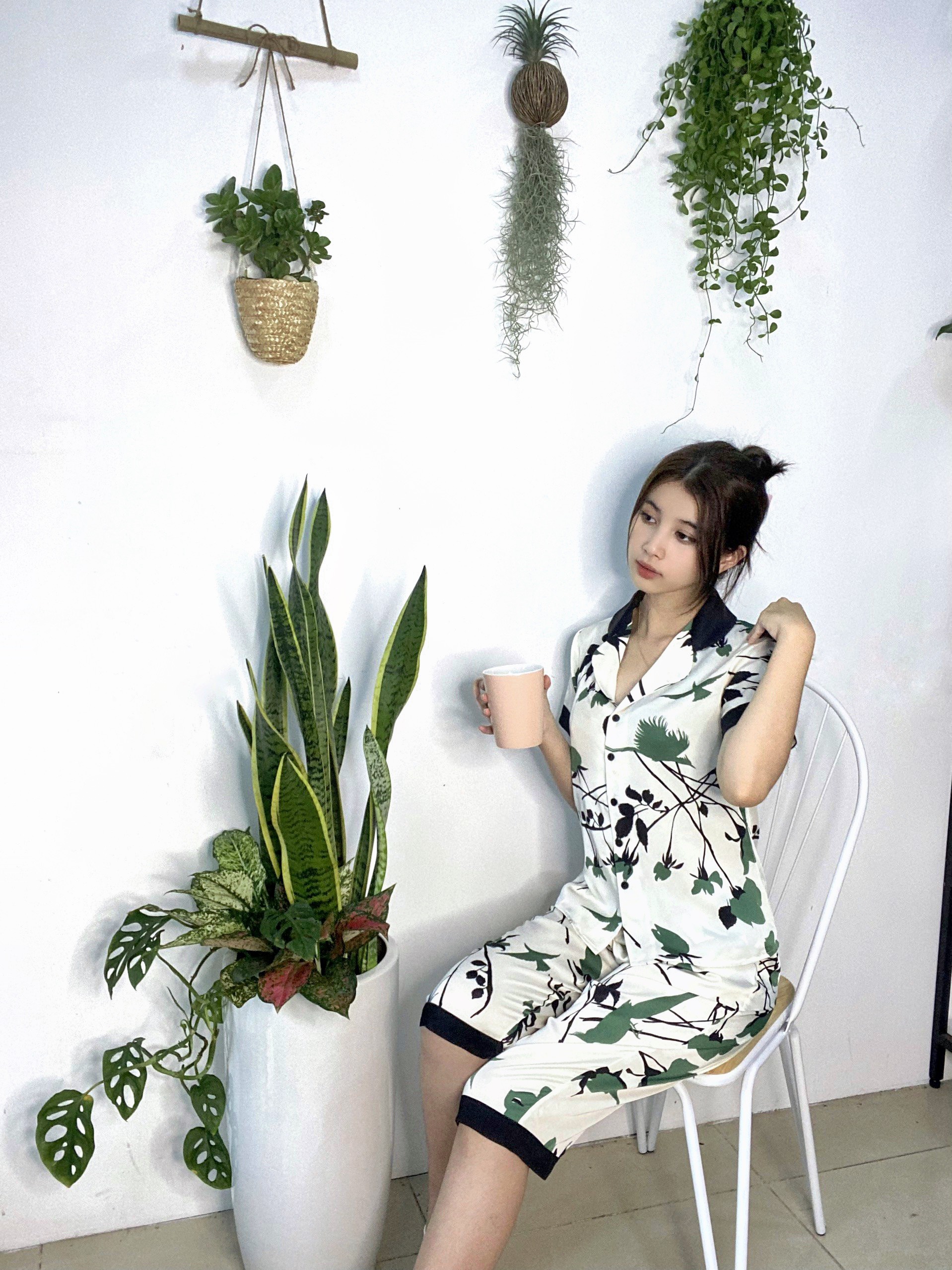 Bộ đồ Pyjama nữ, đồ mặc nhà lụa VILADY - B143 Quần Lửng Tay Cộc Họa Tiết Chim Màu Xanh, chất liệu lụa Pháp (lụa latin)