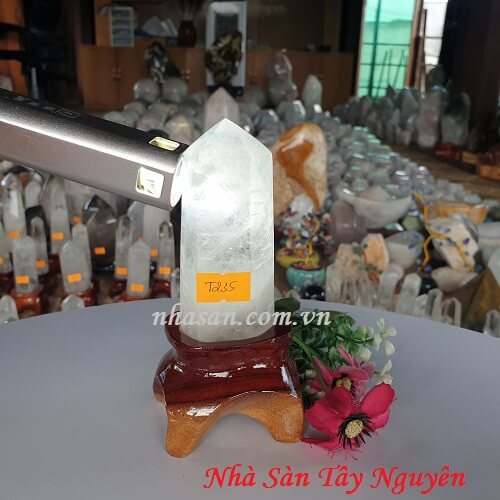Đá thạch anh tinh thể trong suốt tự nhiên giúp cải thiện phong thủy và sinh tài khí T235 nặng 250gr kích thước 12x3.5  – vật phẩm phong thủy may mắn
