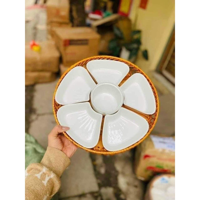 Bộ Bát Đĩa Hoa Mai 5 Cánh Kèm Khay Nhựa Trắng Bóng Gồm 5 Đĩa Và 1 Bát