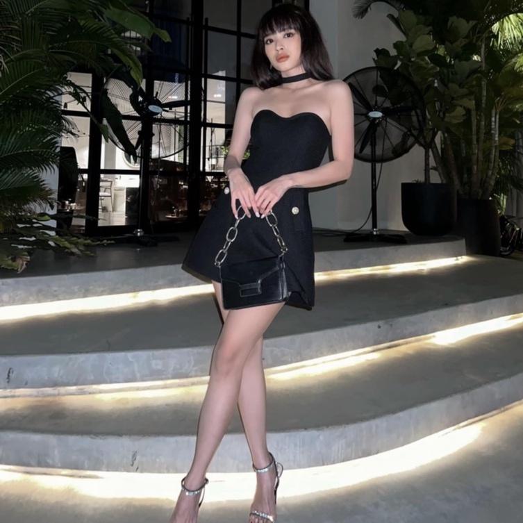 Đầm váy thiết kế cúp ngực tơ xốp lót lụa xòe ôm body kèm dây cổ chocker đen trắng trễ vai ivy.fashion đi biển dự tiệc