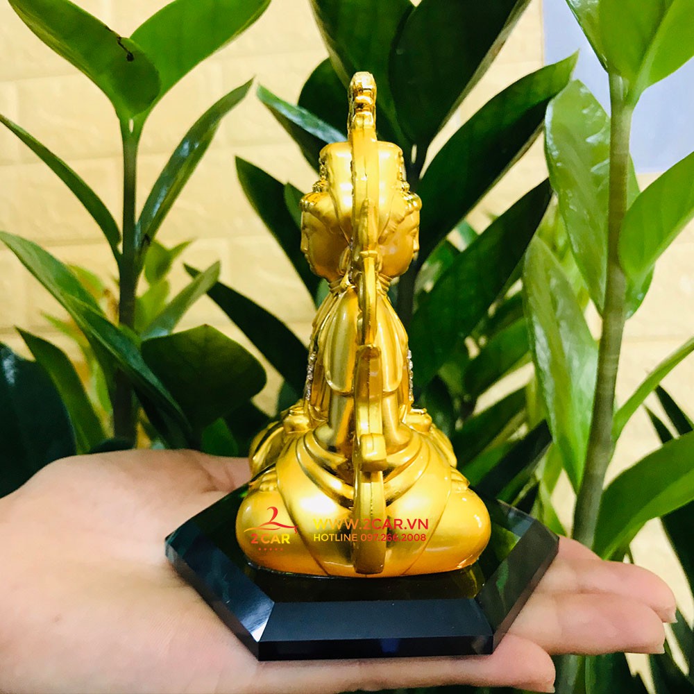 Tượng Quan Thế Âm đế kính đặt xe hơi rất đẹp và phong thủy