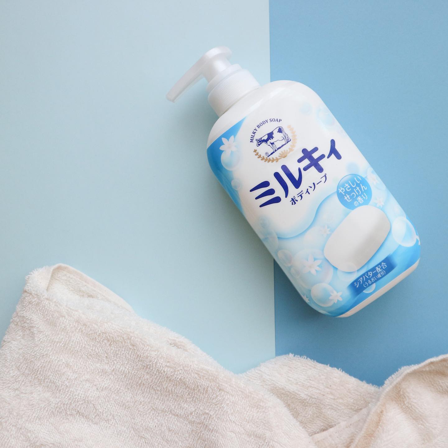 Sữa Tắm Dưỡng Trắng Mịn Da Hương Hoa Cow Milky Body Soap Pump Chiết Xuất Sữa Bò Tươi Refil (Combo Sữa Tắm Và Set 24ml)