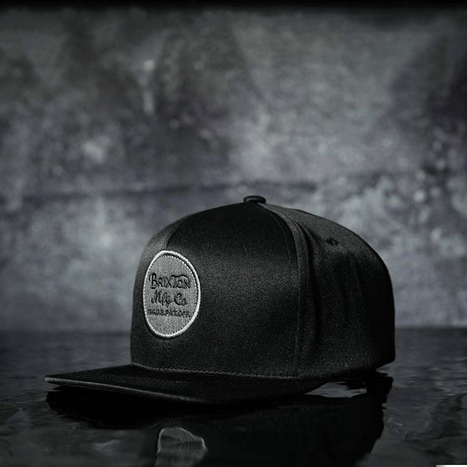 [ Miễn ship / giảm giá ] MŨ NÓN LƯỠI TRAI NAM NỮ SNAPBACK VÀNH PHẲNG BT LOGO BẠC CÁ TÍNH- màu đen