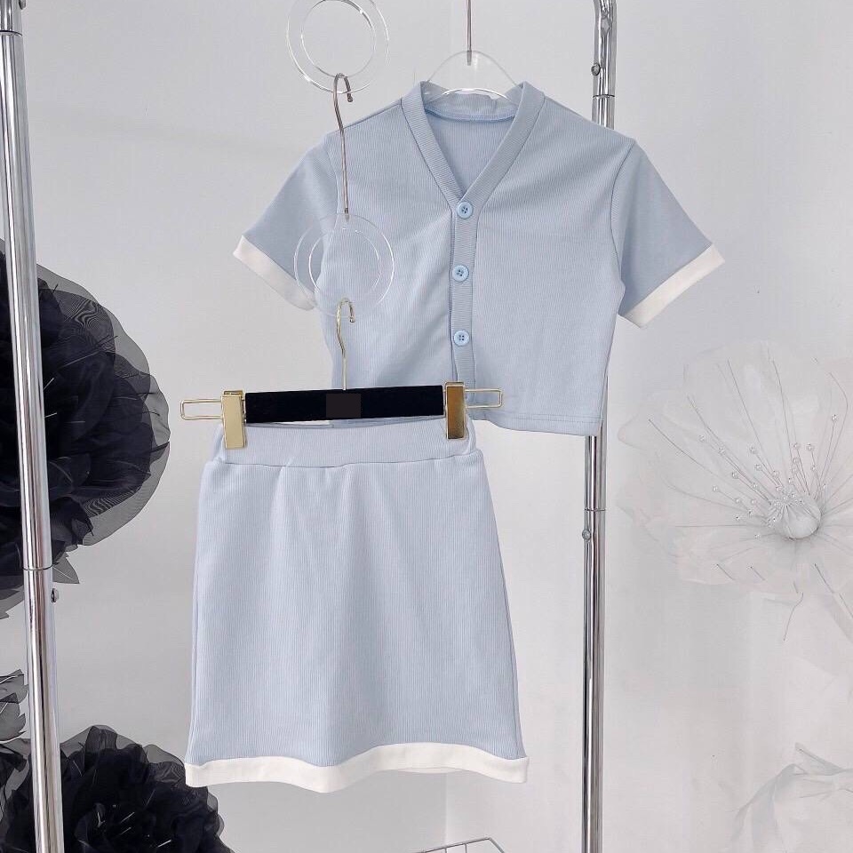 ĐẦM SET ÁO CROPTOP CỔ V TRƠN TAY NGẮN NÚT SƠ MI + CHÂN VÁY NGẮN ÔM BODY XANH BABY BLUE ĐI BIỂN ĐI CHƠI DẠO PHỐ ĐI TIỆC