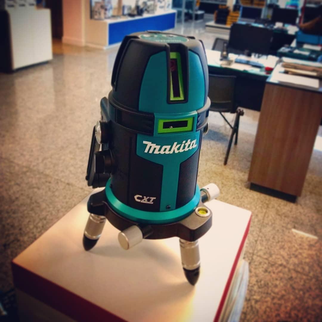 MÁY CÂN MỰC LASER 3 TIA XANH DÙNG PIN 12V 515 NM MAKITA SK312GDZ - HÀNG CHÍNH HÃNG
