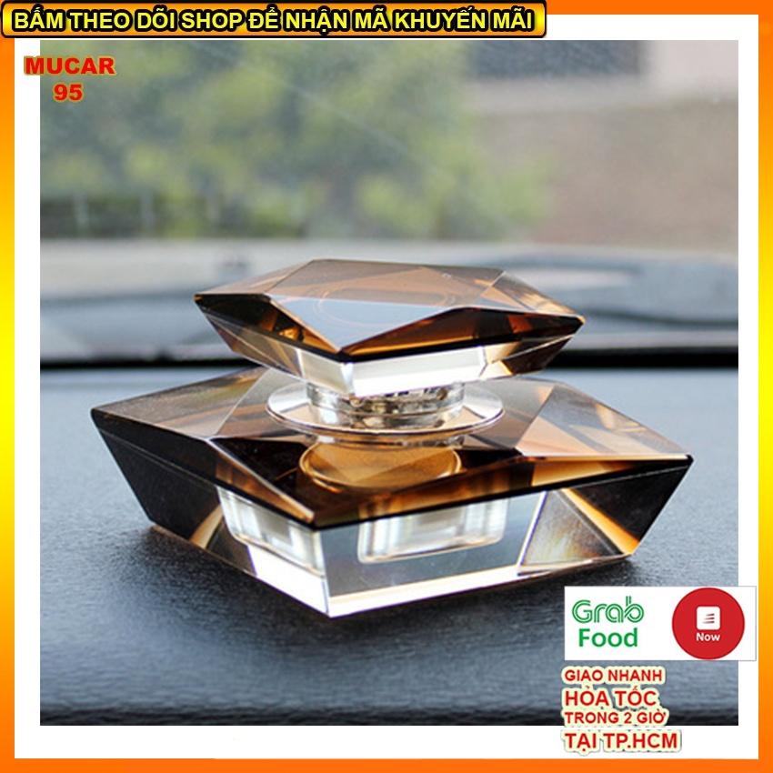 Lọ đựng nước hoa cao cấp đặt Taplo ô tô,nước hoa ô tô khử mùi, hương thơm nhẹ nhàng dành cho xe ô tô