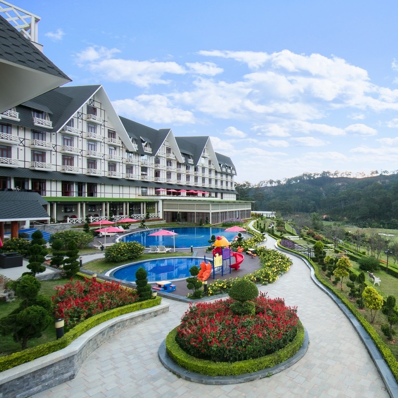 Swiss-Bel Resort Tuyền Lâm 5* Đà Lạt - Buffet Sáng, Hồ Bơi Ngoài Trời View Cực Đẹp, Hồ Bơi Trong Nhà, Xe Đưa Đón Trung Tâm Thành Phố