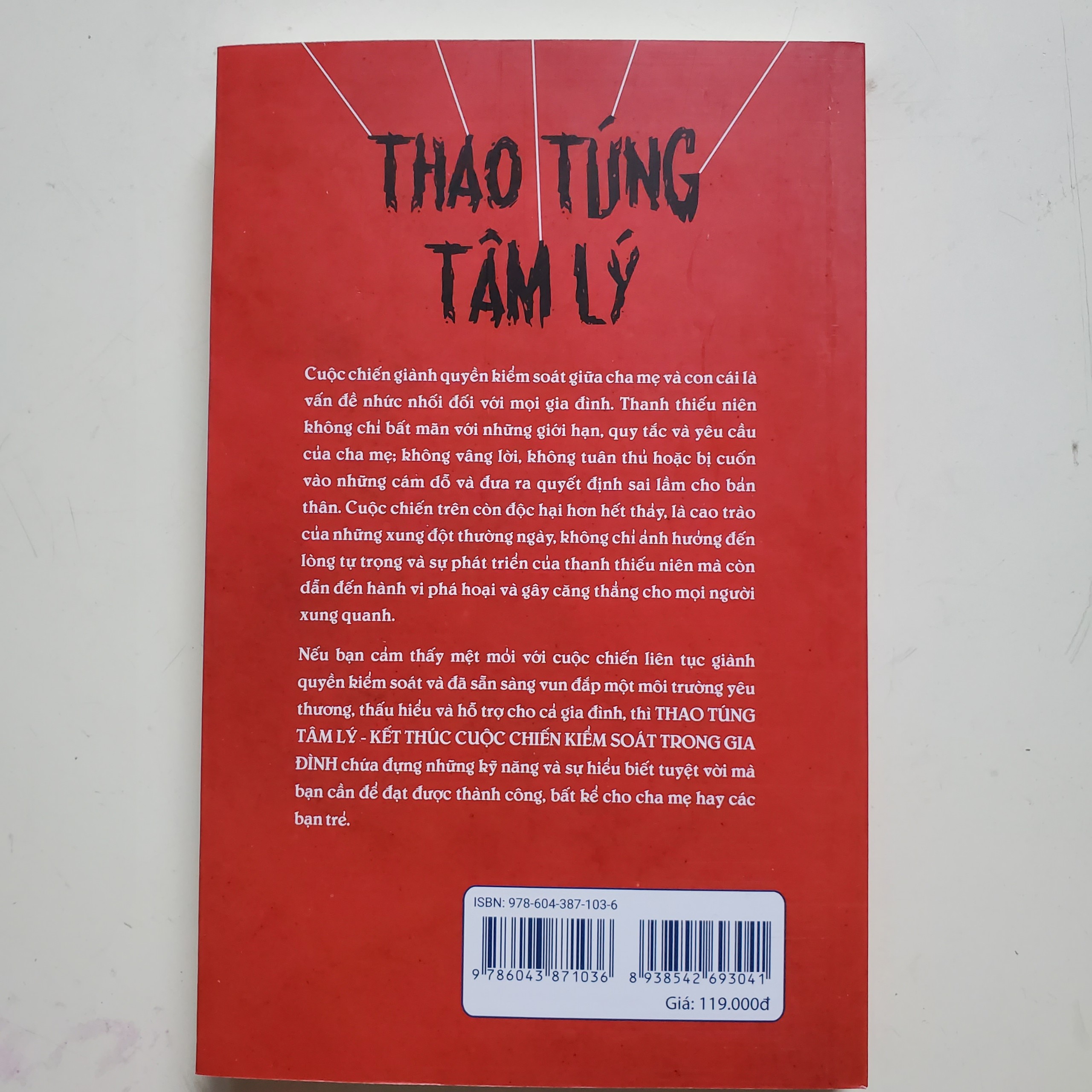 Thao túng tâm lý - Kết thúc cuộc chiến kiểm soát trong gia đình - Quyển sách dành cho cha mẹ và các bạn trẻ đang trong giai đoạn vị thành niên có được 1 gia đình hạnh phúc trọn vẹn