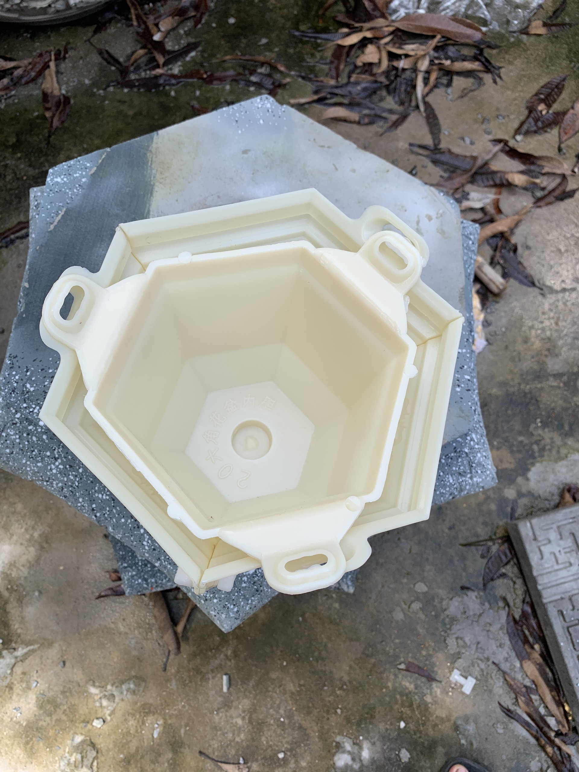 Khuôn chậu lục giác 20cm , khuôn đầy đủ lòng trong, dễ dàng thi công