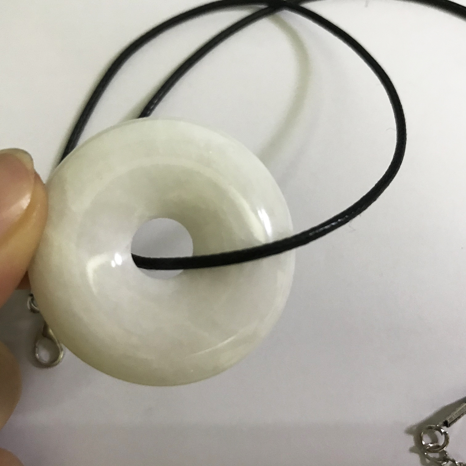 Vòng đeo cổ đồng điếu ngọc tự nhiên nguồn gốc VIệt Nam