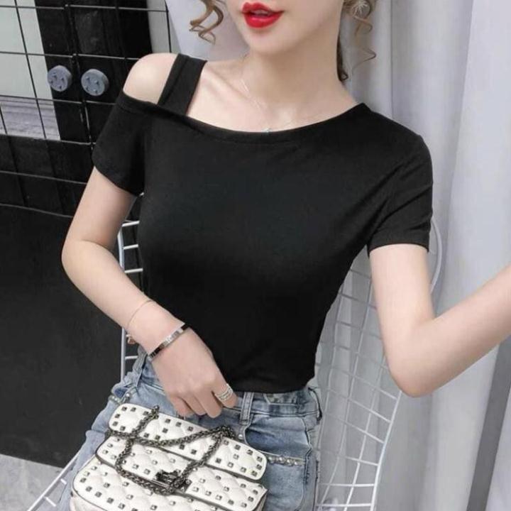 Áo thun lệch vai trơn