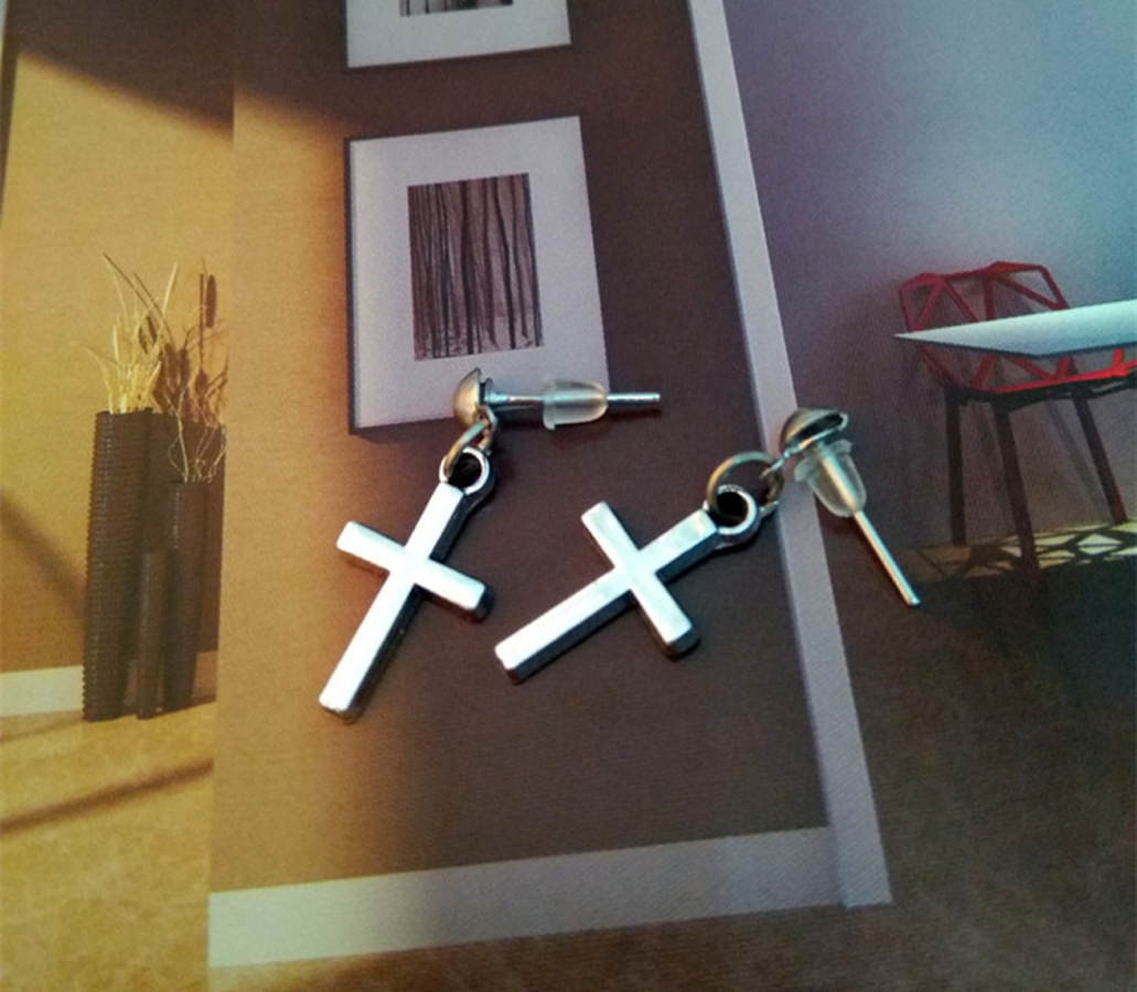 Bông tai thánh giá idol G-Dragon 1 bên cá tính