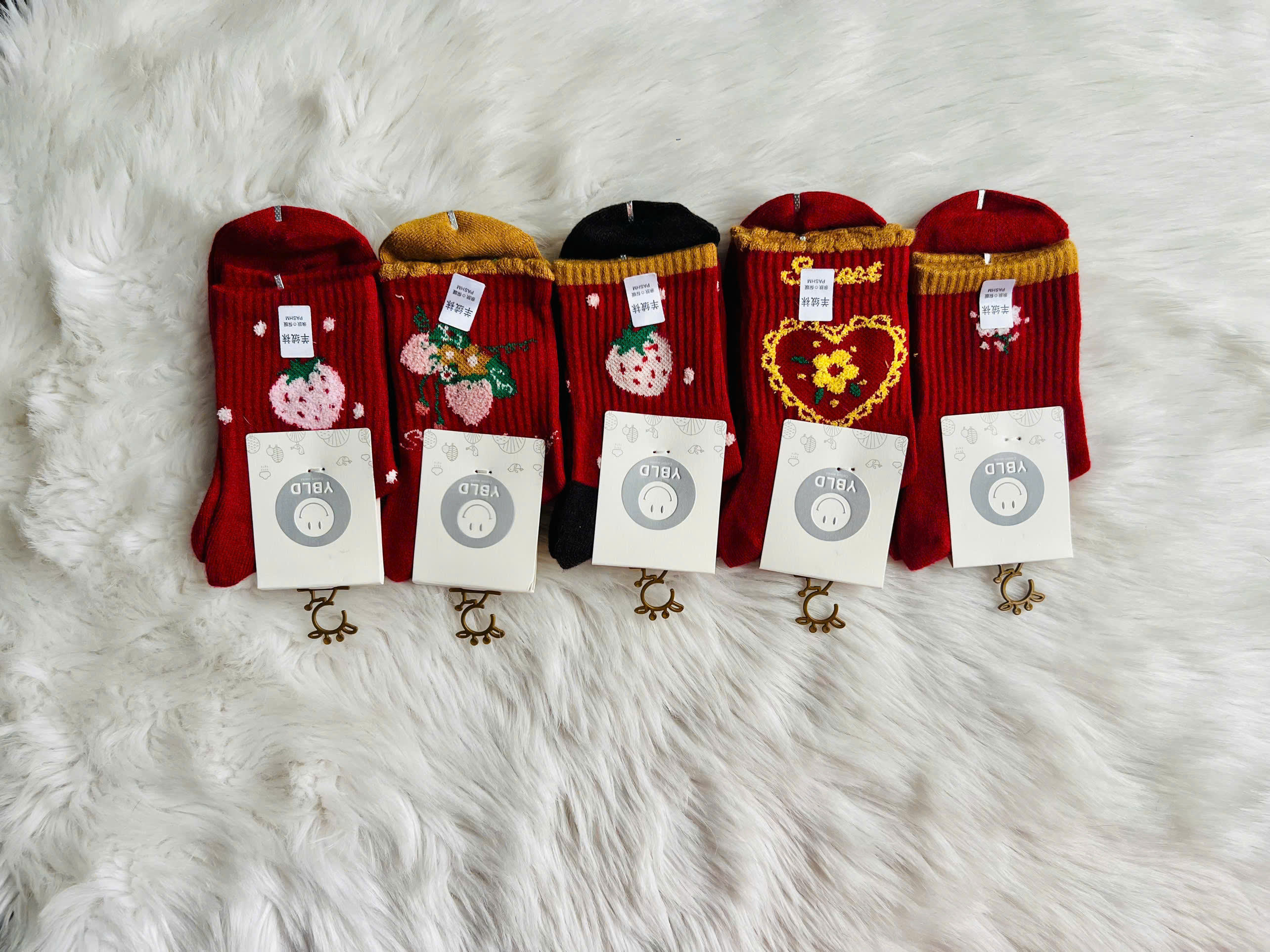 SET 5 ĐÔI TẤT TRẺ EM ĐỎ HOT TREND SIZE TỪ 8-12 TUỔI CHO TRẺ EM